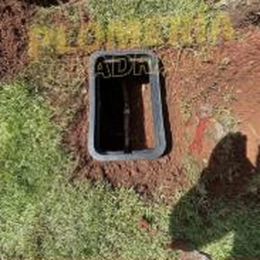 Excavación localizando la tubería con la filtración